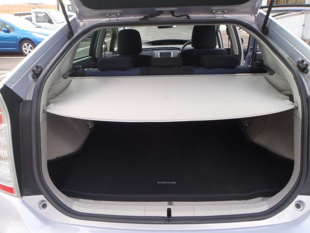 TOYOTA PRIUS 2013 Image 31