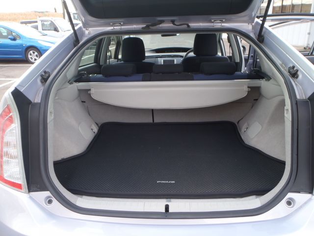 TOYOTA PRIUS 2013 Image 31