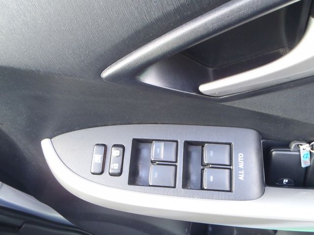 TOYOTA PRIUS 2013 Image 31