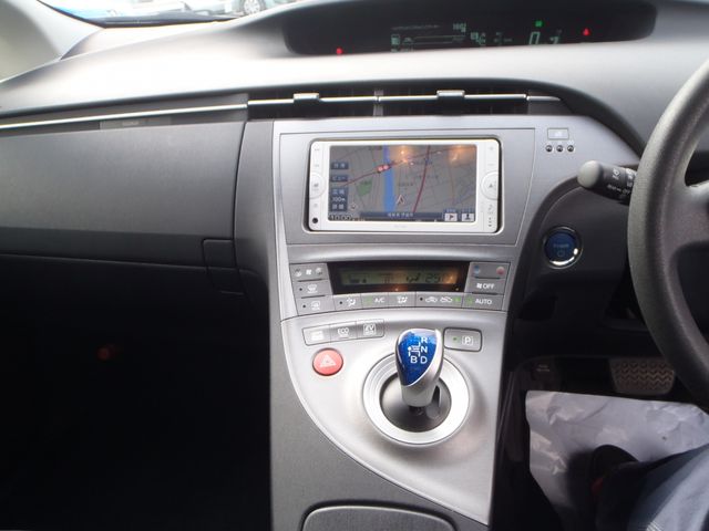 TOYOTA PRIUS 2013 Image 31