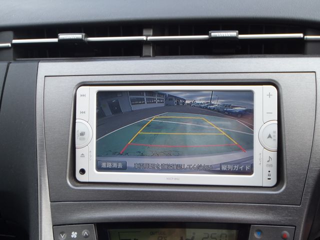 TOYOTA PRIUS 2013 Image 31