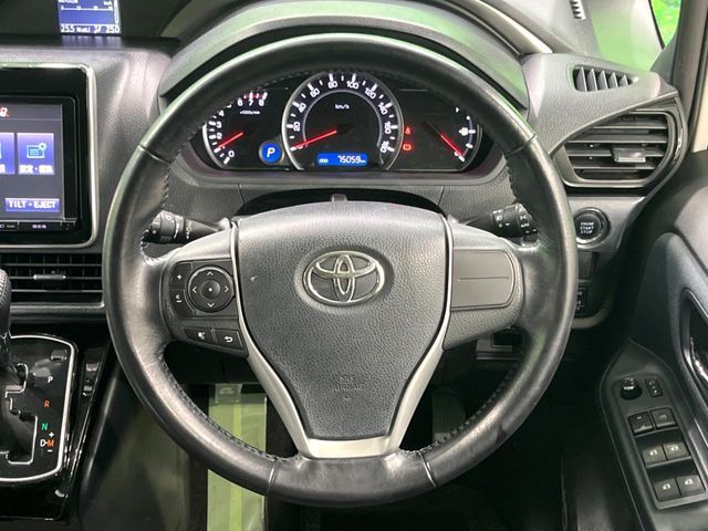 TOYOTA VOXY 2016 Image 31