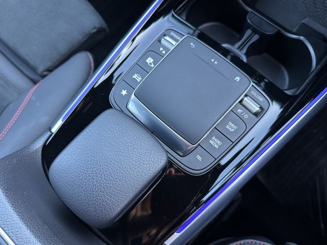 MERCEDES BENZ GLB 2024 Image 31