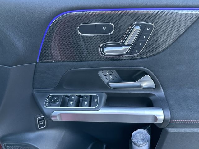 MERCEDES BENZ GLB 2024 Image 31