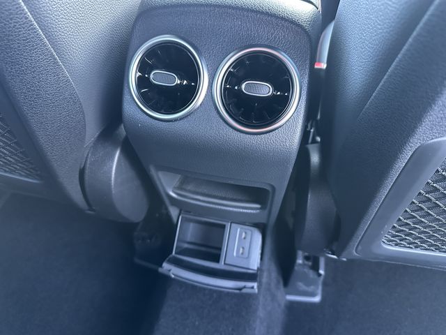 MERCEDES BENZ GLB 2024 Image 31