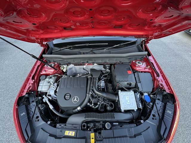 MERCEDES BENZ GLB 2024 Image 31