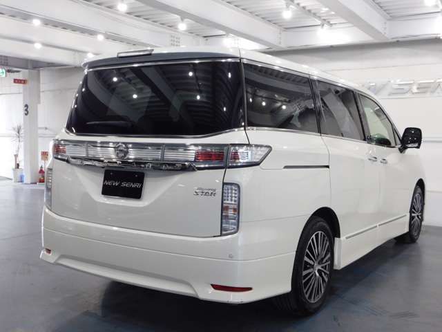 NISSAN ELGRAND 2018 Image 31