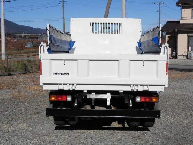 MITSUBISHI CANTER 2017 Image 31