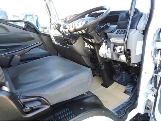 MITSUBISHI CANTER 2017 Image 31