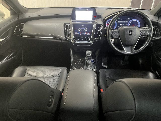 TOYOTA CROWN SEDAN HYBRID 2018 Image 31