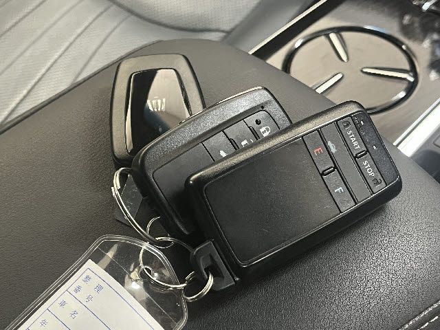 TOYOTA CROWN SEDAN HYBRID 2018 Image 31