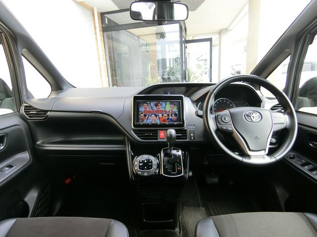 TOYOTA NOAH 2017 Image 31