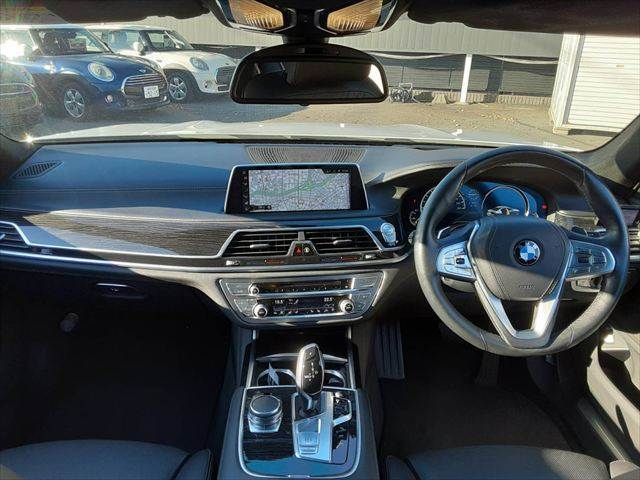 BMW 7SERIES 2016 Image 31