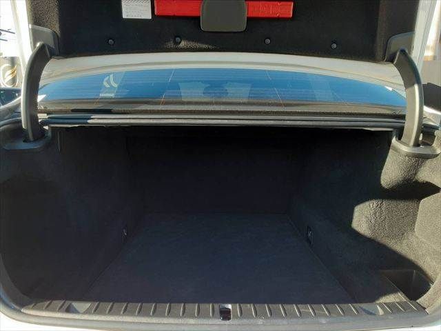 BMW 7SERIES 2016 Image 31