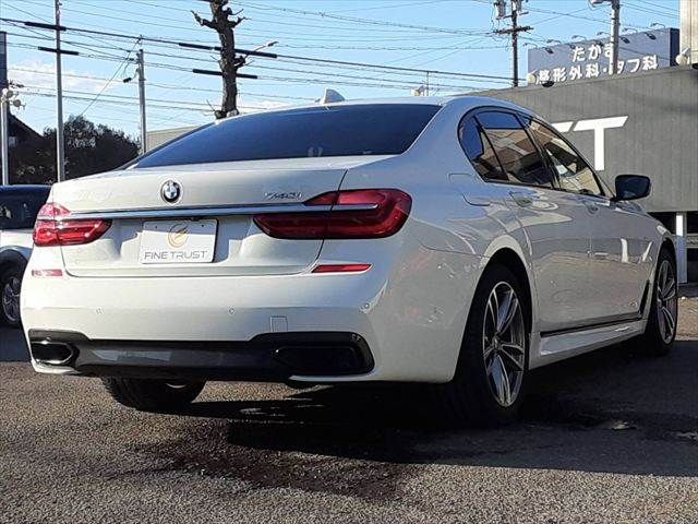 BMW 7SERIES 2016 Image 31