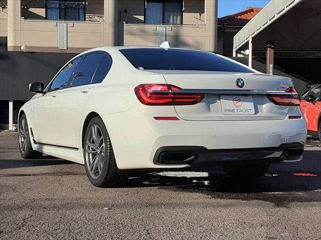 BMW 7SERIES 2016 Image 31