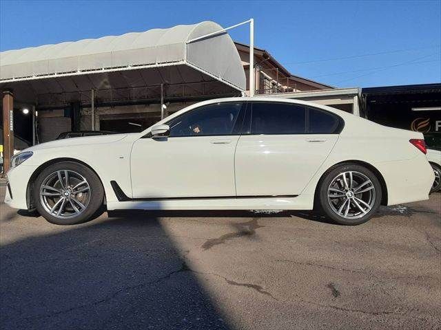 BMW 7SERIES 2016 Image 31