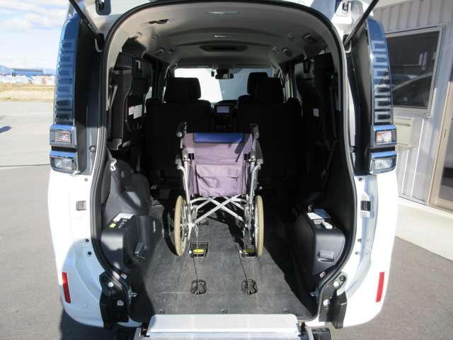 TOYOTA VOXY 4WD 2019 Image 31