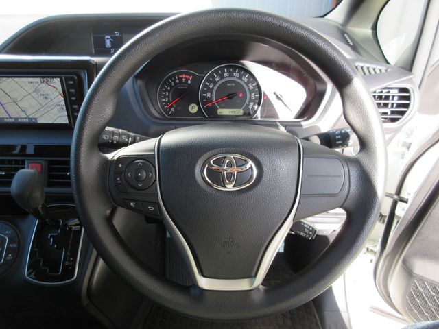 TOYOTA VOXY 4WD 2019 Image 31