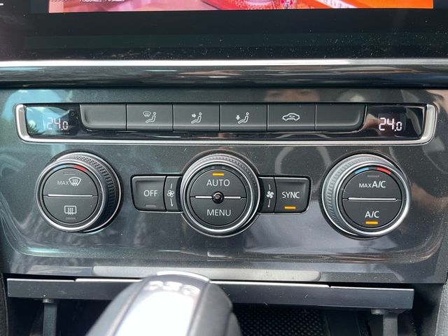 VOLKSWAGEN GOLF VARI 2019 Image 31