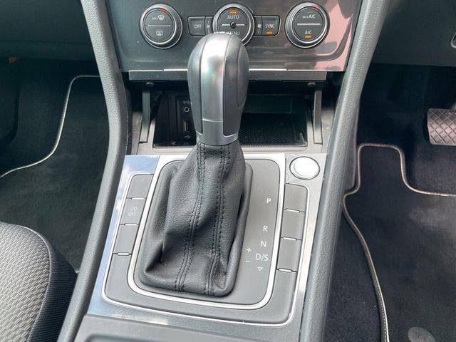 VOLKSWAGEN GOLF VARI 2019 Image 31