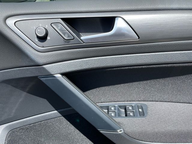 VOLKSWAGEN GOLF VARI 2019 Image 31