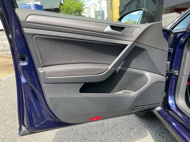 VOLKSWAGEN GOLF VARI 2019 Image 31