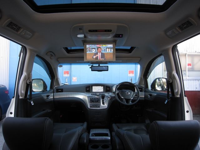 NISSAN ELGRAND 2018 Image 31