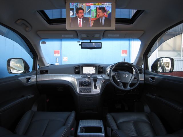 NISSAN ELGRAND 2018 Image 31