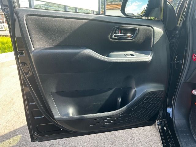 TOYOTA NOAH HYBRID 2015 Image 31