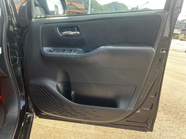 TOYOTA NOAH HYBRID 2015 Image 31