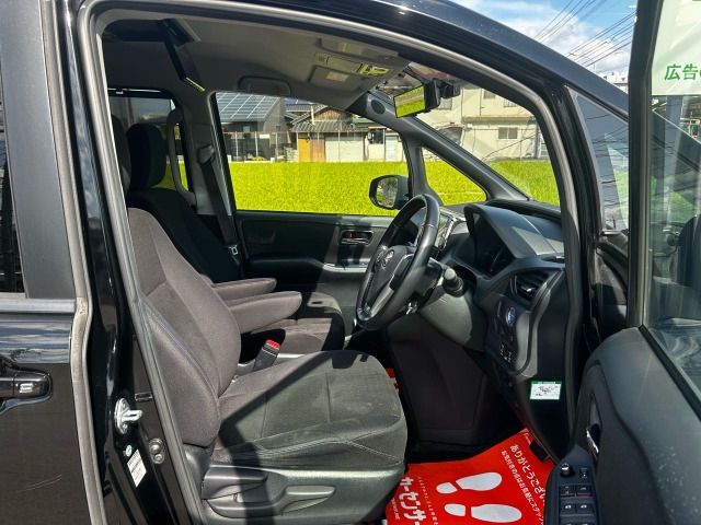 TOYOTA NOAH HYBRID 2015 Image 31