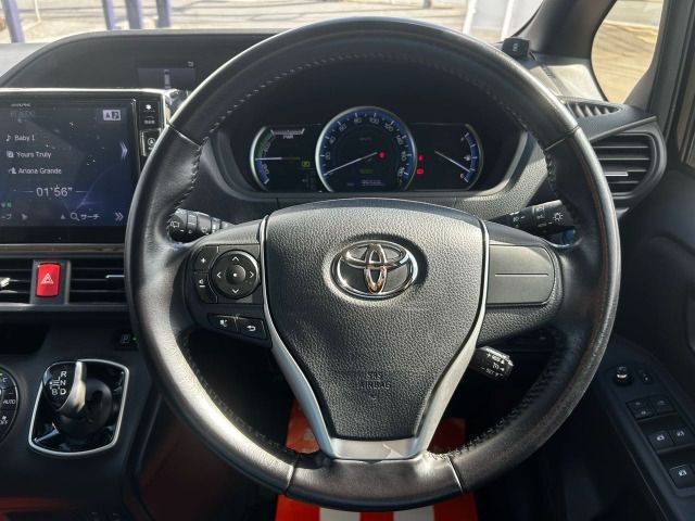 TOYOTA NOAH HYBRID 2015 Image 31