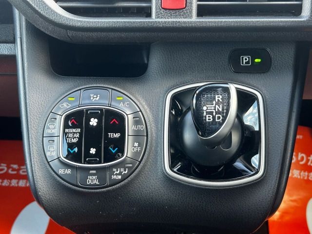 TOYOTA NOAH HYBRID 2015 Image 31