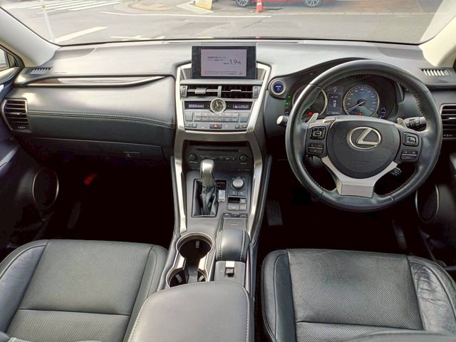 TOYOTA LEXUS NX300H 2014 Image 31