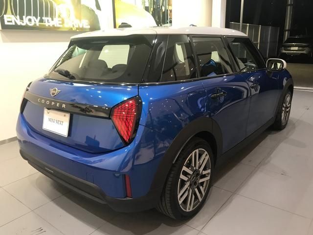 BMW MINI COOPER 5DOOR 2025 Image 31