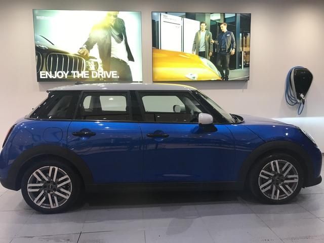 BMW MINI COOPER 5DOOR 2025 Image 31