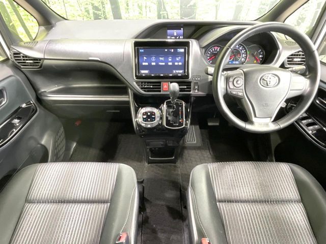 TOYOTA VOXY 2017 Image 31