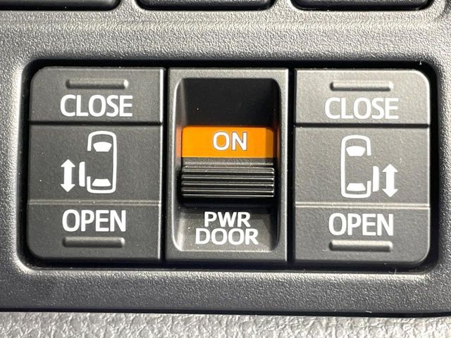 TOYOTA VOXY 2017 Image 31