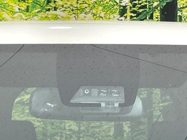 TOYOTA VOXY 2017 Image 31
