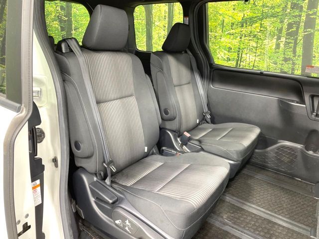 TOYOTA VOXY 2017 Image 31