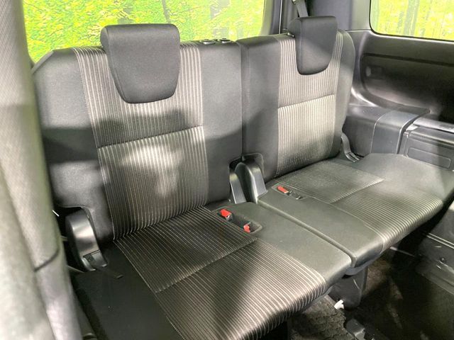 TOYOTA VOXY 2017 Image 31