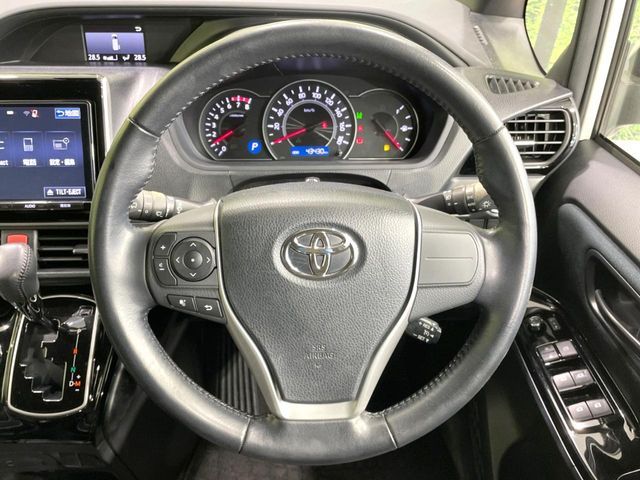 TOYOTA VOXY 2017 Image 31