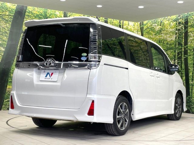 TOYOTA VOXY 2017 Image 31