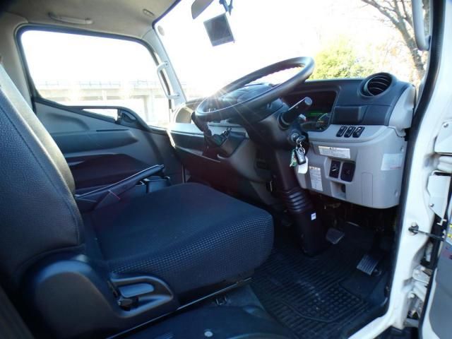 MITSUBISHI CANTER 2017 Image 31