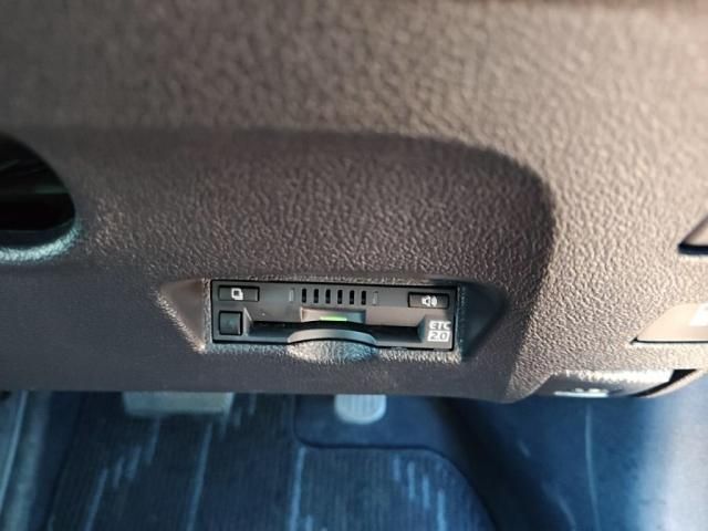 TOYOTA PRIUS 2018 Image 31