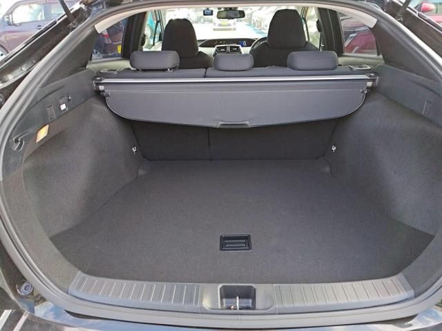 TOYOTA PRIUS 2018 Image 31