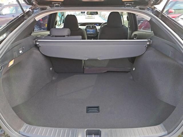 TOYOTA PRIUS 2018 Image 31