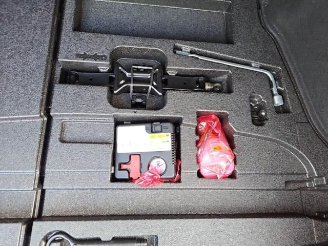 TOYOTA PRIUS 2018 Image 31