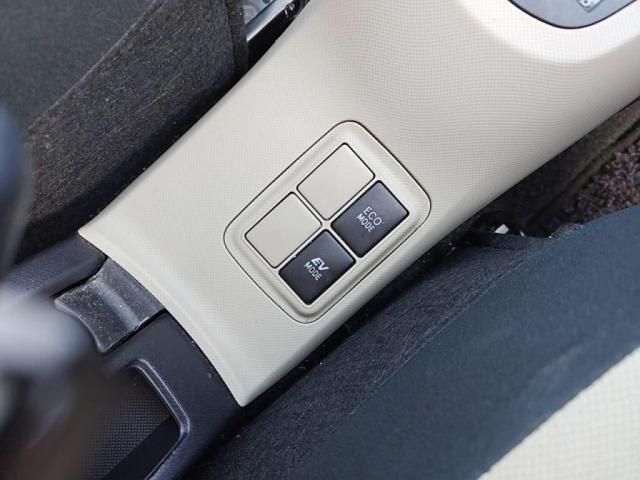 TOYOTA AQUA 2013 Image 31